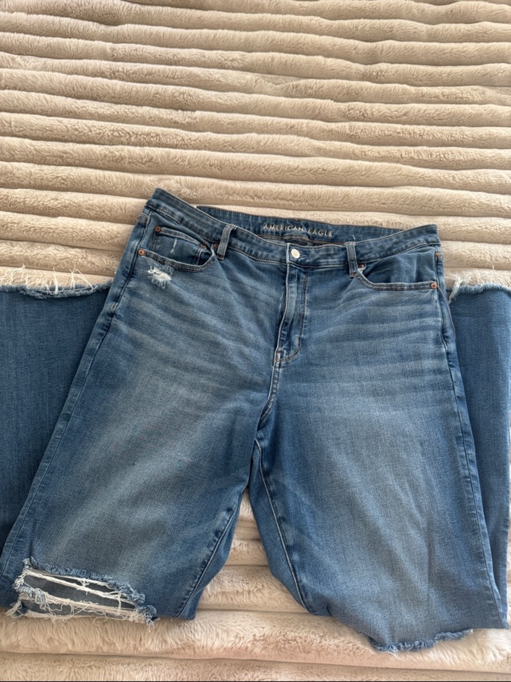 American Eagle Outfitters Women’s Light Blue Boyfriend Jeans with Distressed Hem